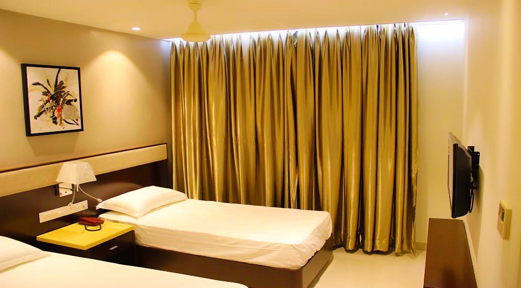 Hotel Srivatsa Kakinada Exterior photo