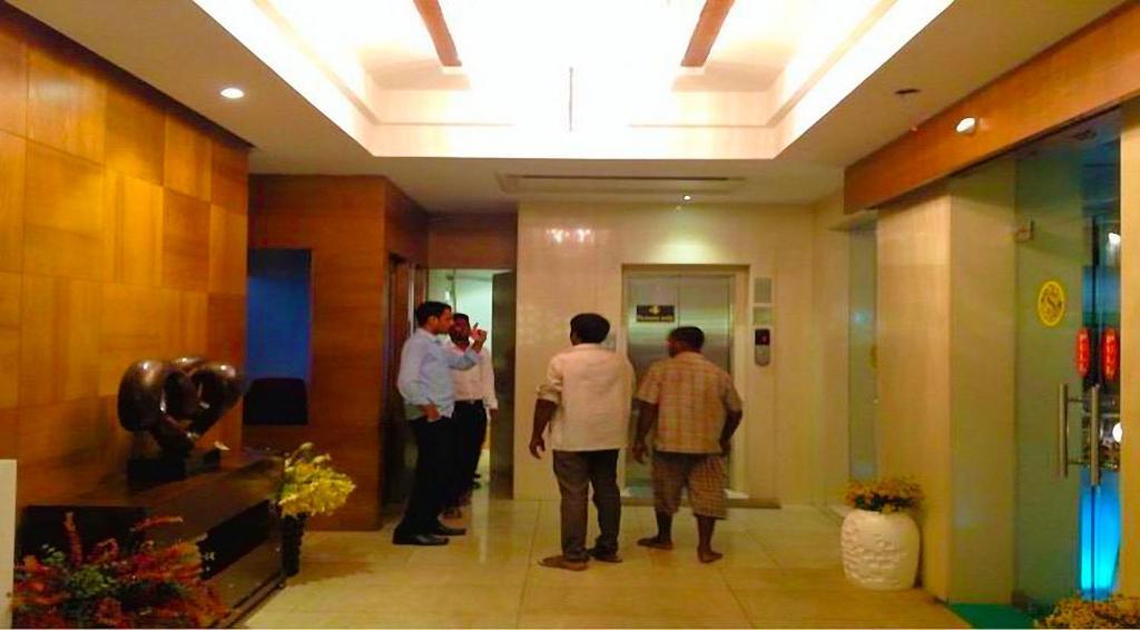Hotel Srivatsa Kakinada Exterior photo